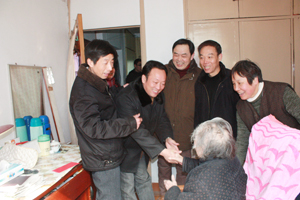 院領(lǐng)導春節(jié)前夕走訪慰問院離退休員工