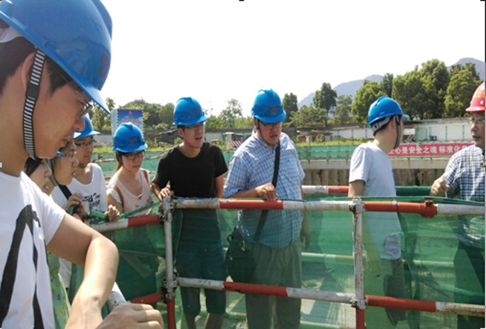 建筑分院組織開展施工現(xiàn)場參觀學習