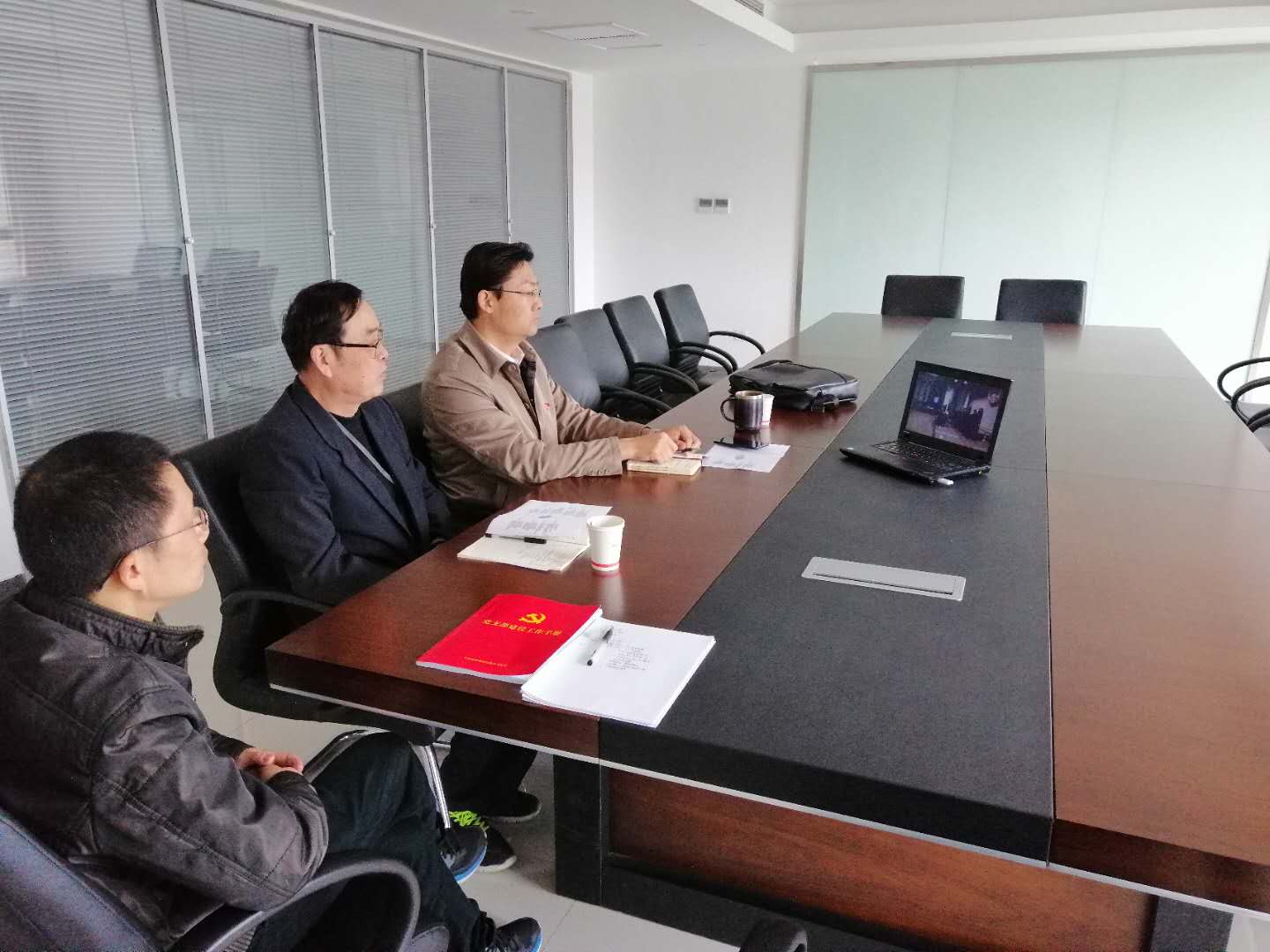 勇于擔當 促進發(fā)展——監(jiān)理公司黨支部召開第一次組織生活會