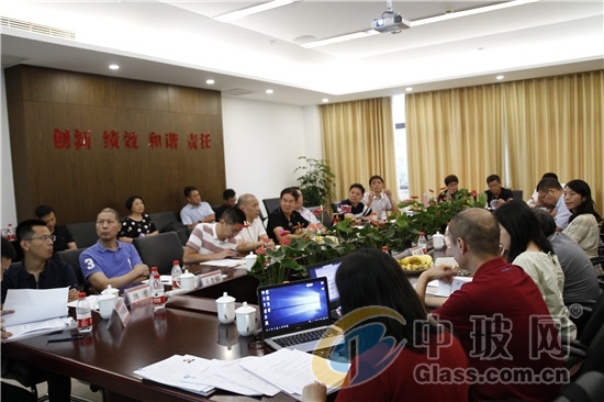 浙江省玻璃行業(yè)協(xié)會(huì)三屆一次常務(wù)理事會(huì)在我公司召開(kāi)