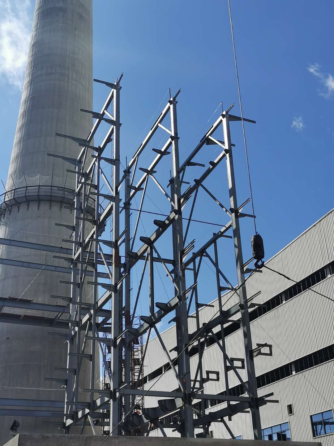 越南福萊特余熱發(fā)電1#鍋爐鋼架吊裝順利完成