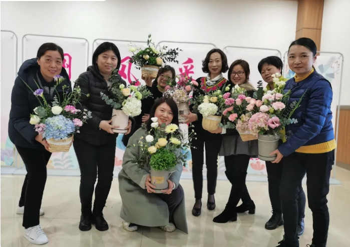 公司開展“展巾幗風(fēng)采，享花漾生活”主題活動