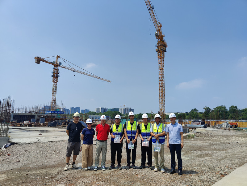 炎炎夏日送清涼 絲絲關(guān)愛(ài)潤(rùn)人心